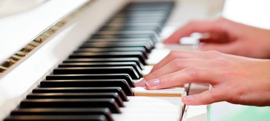 Online piano classes from the best music school kerala